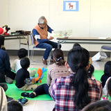 “5才児夢の絵画展”で 絵本の読み聞かせ会