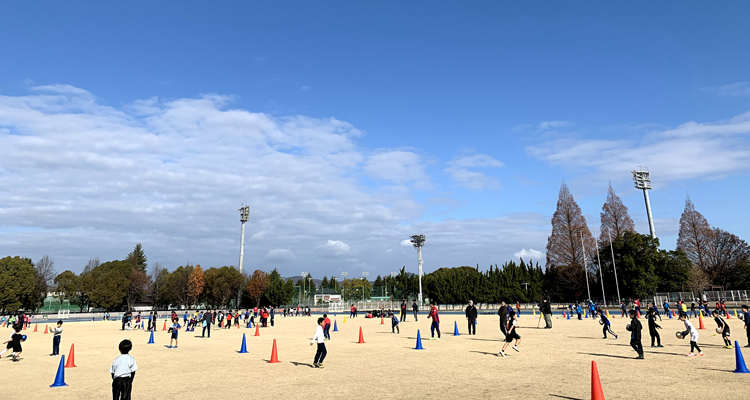 Ｊリーガーがアドバイスちびっ子サッカー教室開催