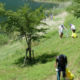 クラブ初の奉仕事業 富士山周辺の清掃活動