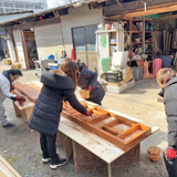 支援学級の卒業記念にベンチ5台を制作