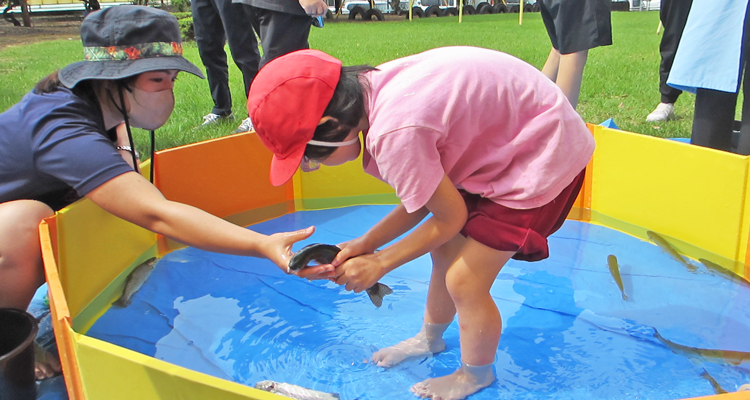 視覚支援学校で触れて自然を感じる体験会