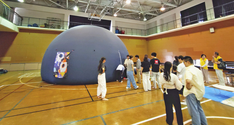 プラネタリウムで宇宙旅行をプレゼント