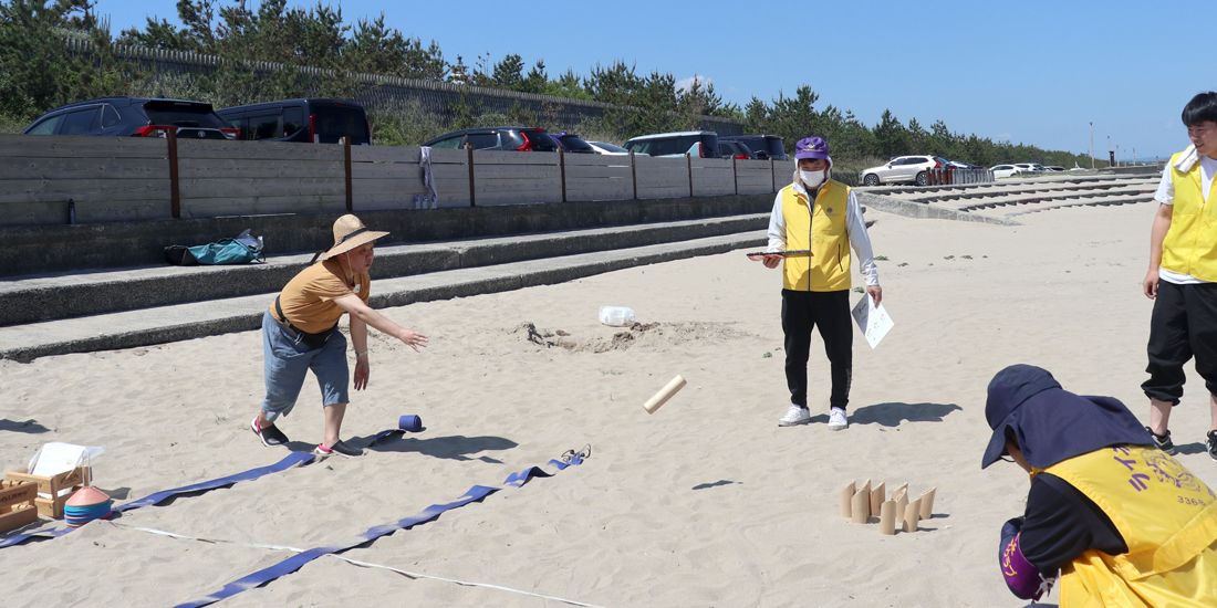 地域の絆を深め 笑顔あふれる浜辺の体験会